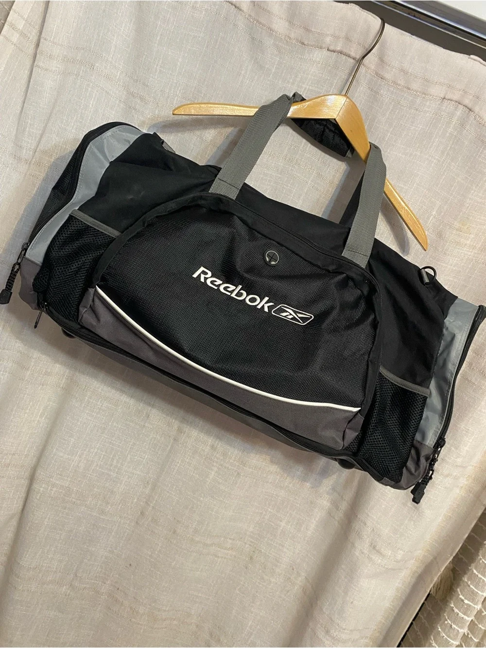Vintage Reebok Large Black Grey Media Tech Duffel Gym Travel Bag NWOT Strap